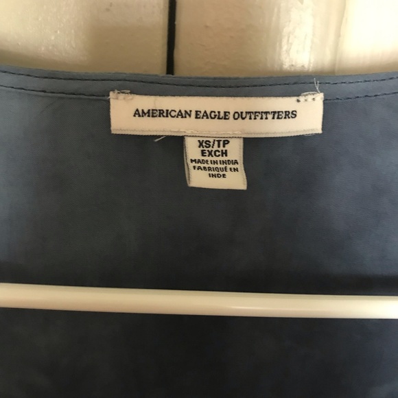 American Eagle Bell sleeve plunging front tie top - Picture 8 of 8